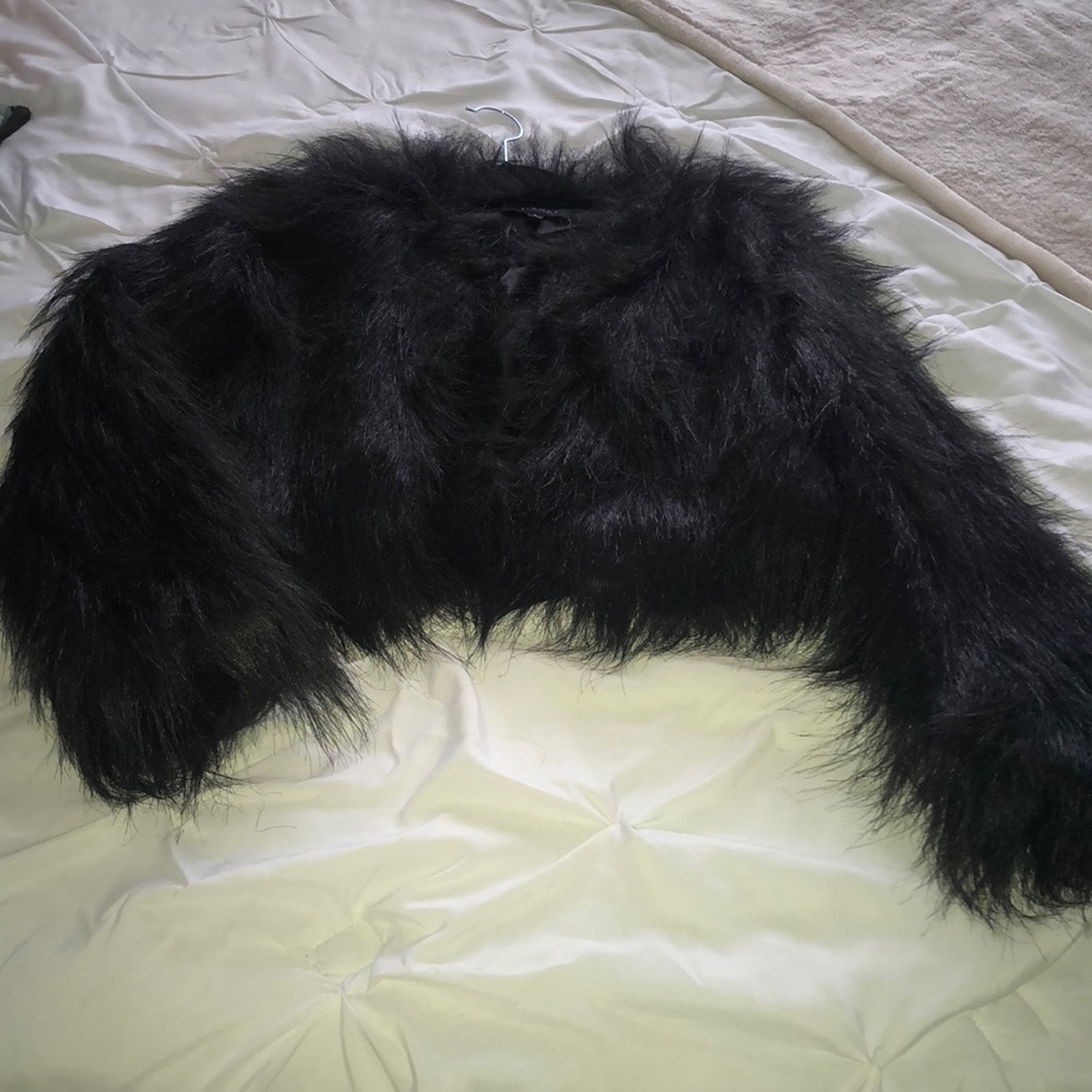 Cropped fit Faux Black Fur Jacket